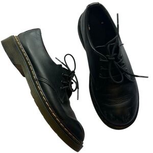 Dr Martens women’s 1461 laced oxfords size 5